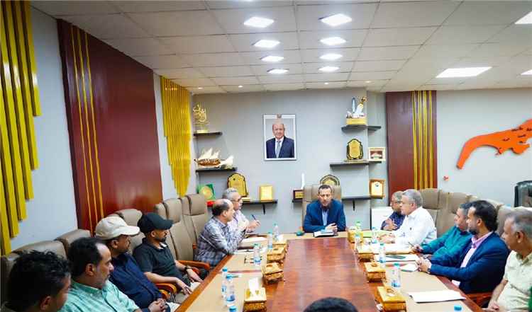 وزير الدولة محافظ عدن يوجه بعدد من الإجراءات لتطوير العمل الإداري والميداني لوحدة حماية الأراضي