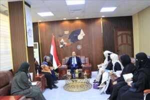اخبار عدن – وزير الصناعة يبرز دعم السلطة التنفيذية لتمكين النساء اقتصادياً وتعزيز التعاون مع القطاع الخاص