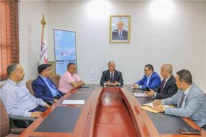 اخبار عدن – وزير النقل يبحث مع القيادة اليمنية آثار أزمة وقود الطائرات واستراتيجيات تعزيز الاستقرار
