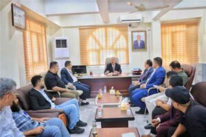 اخبار عدن – وزير النقل يتباحث مع قيادة هيئة الشؤون البحرية حول تأثير التسرب الزيتي وتطورات العمل.