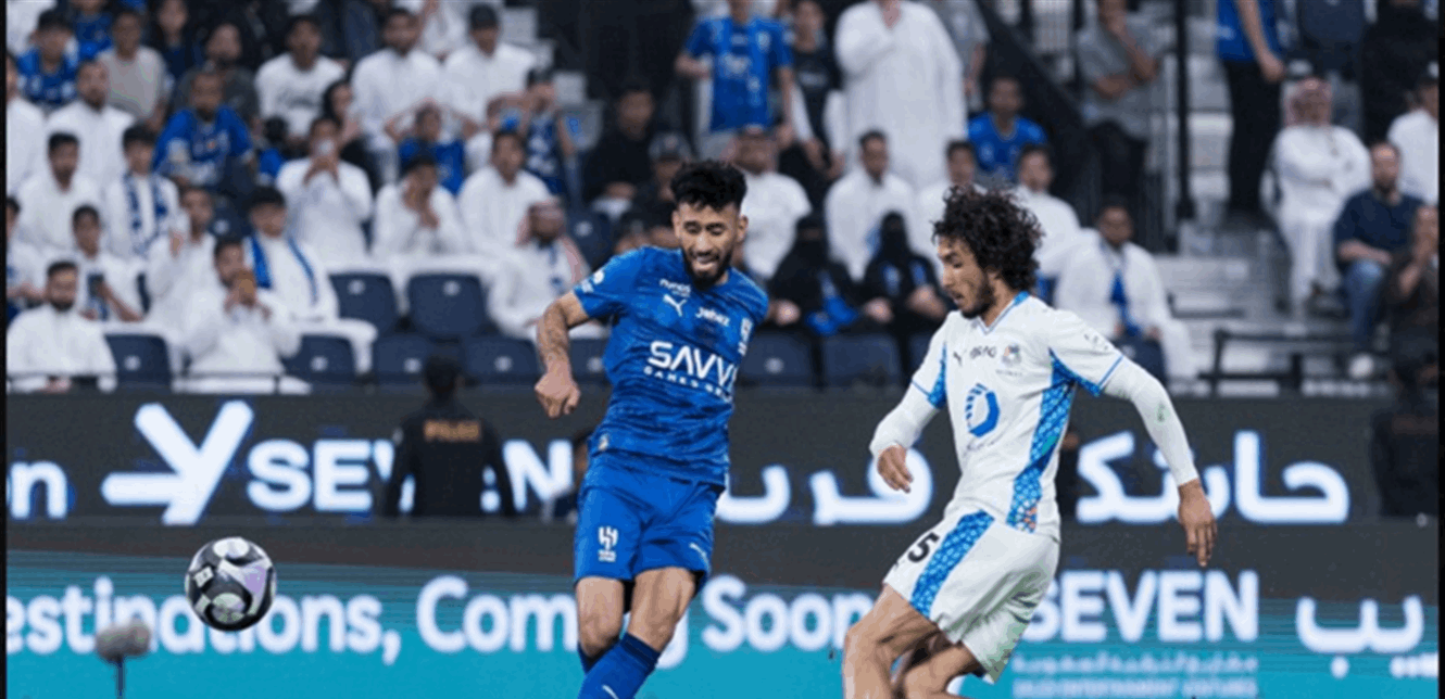 الهلال يتغلب على نيوم بهدفين ويحفز المنافسة على القمة مع النصر قبل الجولة الحاسمة