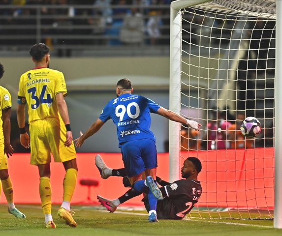 الهلال يهزم الحزم بثلاثة أهداف دون رد – عين الإخبارية