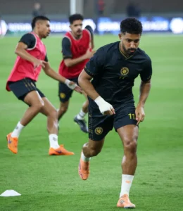 الهلال يواجه الخلود في مباراة نهائي كأس الملك اليوم