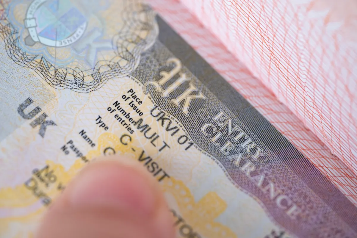 بوابة تأشيرات المملكة المتحدة تكشف جوازات سفر وآخرين لآلاف المتقدمين — ثم استدعت المحامين ضدنا