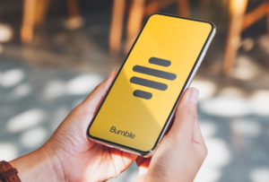 تراجع عدد المستخدمين المدفوعين في Bumble بينما تراهن على إعادة هيكلة في وقت لاحق من هذا العام