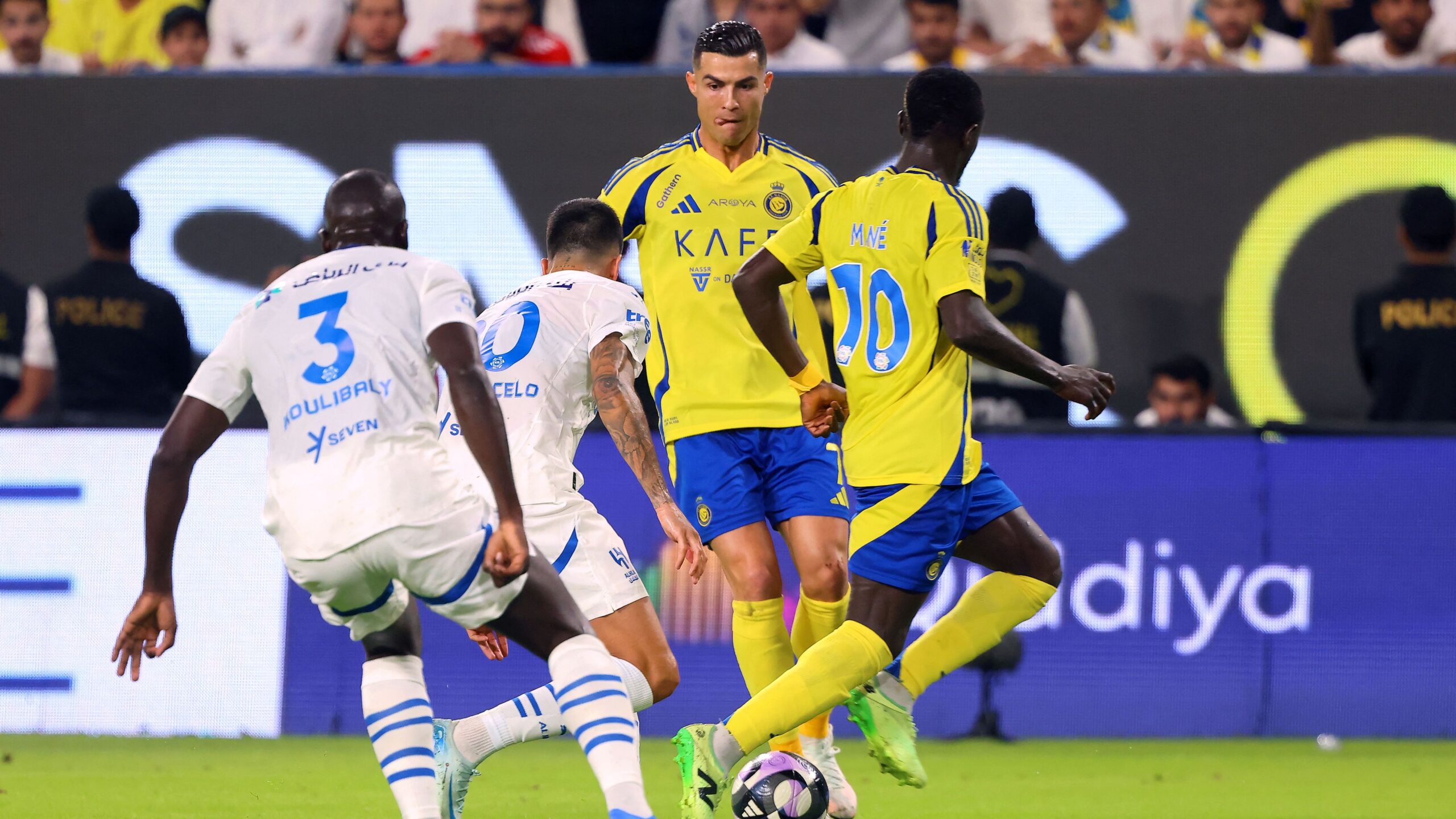 دليل صورة رونالدو: أزمة ترويج لديربي النصر والهلال.. “يجب على الرابطة الاقتداء بنموذج بايرن ميونخ!”