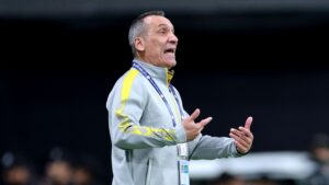 طلبات جديدة من دونيس: استدعاء المدير التنفيذي للمنيوزخب السعودي في ظل وجود فهد المفرج! | العربية Goal.com