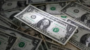 عاجل: أزمة اقتصادية في اليمن – الدولار يرتفع إلى 1630 ريال… خطر يهدد مدخرات المواطنين!