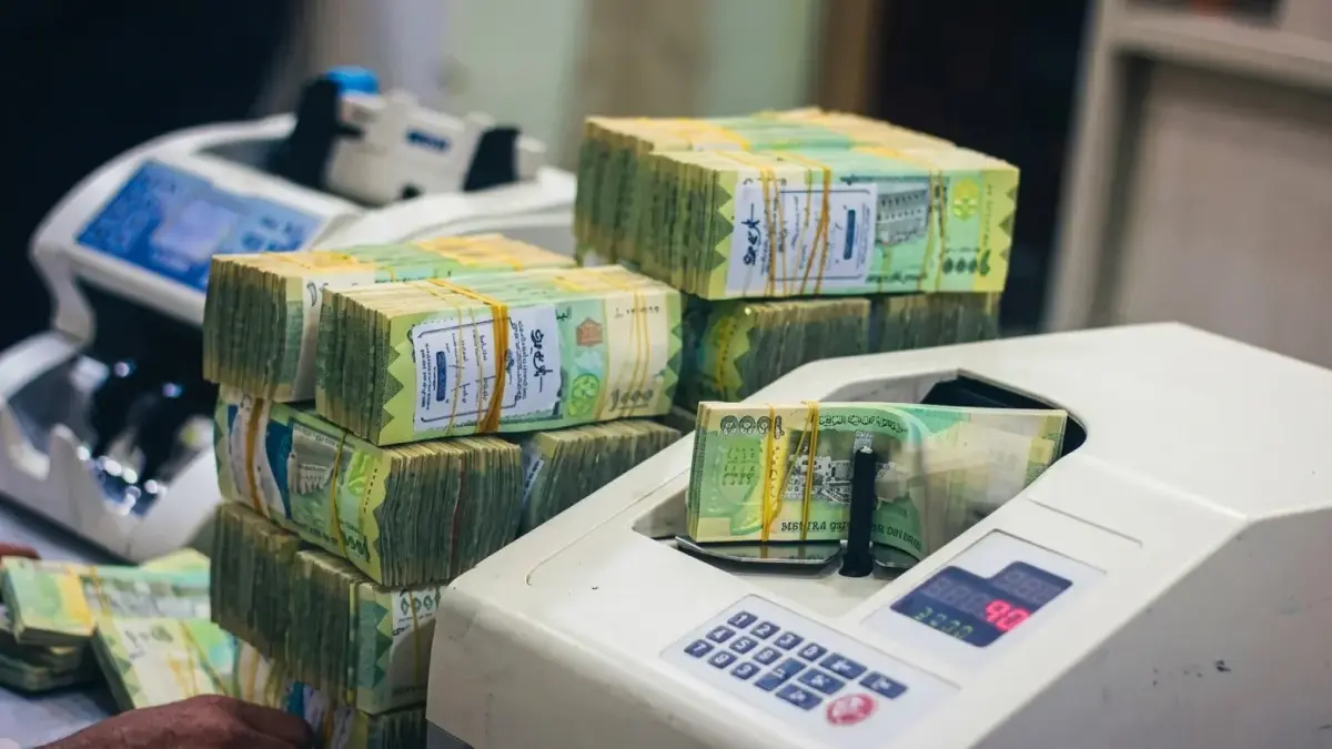 عاجل: أسعار صرف الريال اليمني تشهد حركة مسائية… الدولار الأمريكي يصل إلى 1630 للبيع!