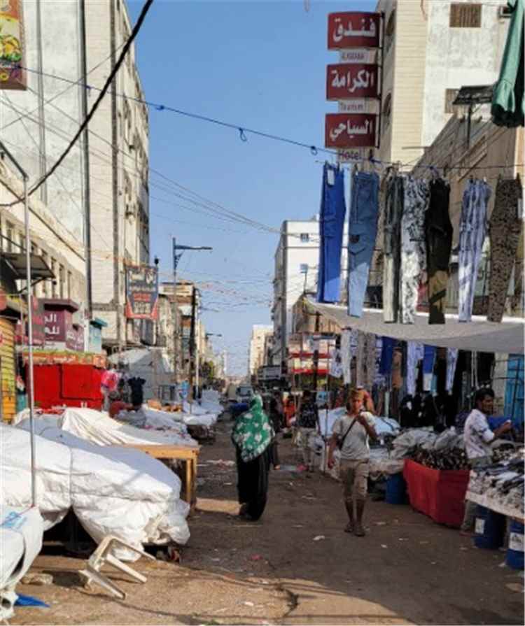 عدن في الاخبار: الأسواق فارغة من الزبائن رغم وجود البضائع المعروضة
