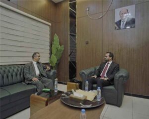 عدن نيوز – وزير الخدمة المدنية يناقش مع السفير الليبي سُبل تعزيز التعاون المشترك.