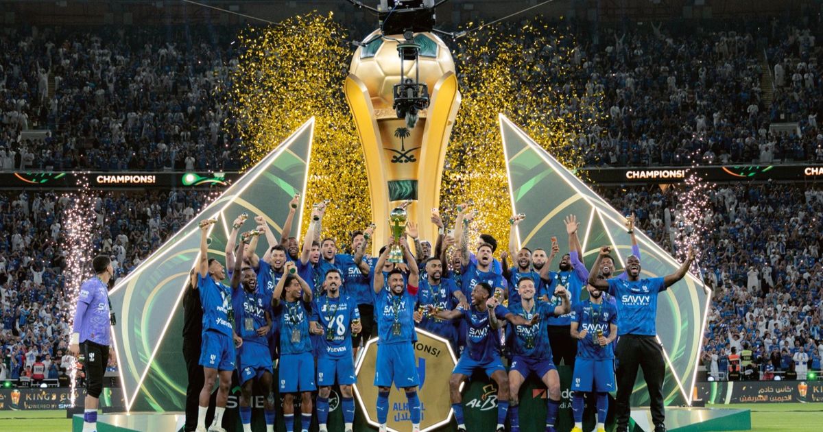 أبها يحتفل بتتويجه بطلاً لدوري يلو السعودي