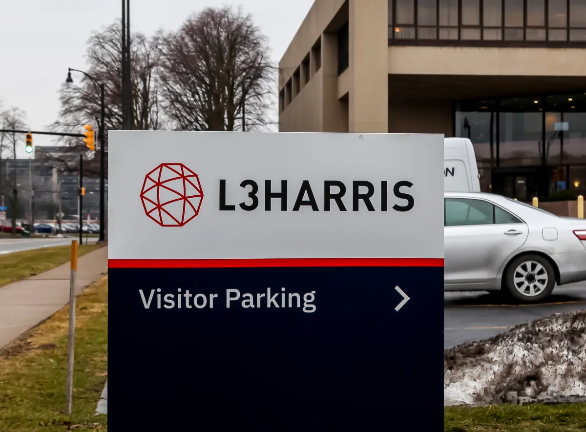 مقاول دفاعي أمريكي باع أدوات قرصنة للوسيط الروسي ordered to pay $10 million to former employers