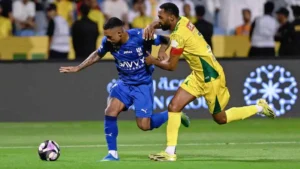 هدف مفاجئ لمدافع الخليج ريبوتشو أمام الهلال يخلق زوبعة من الجدل