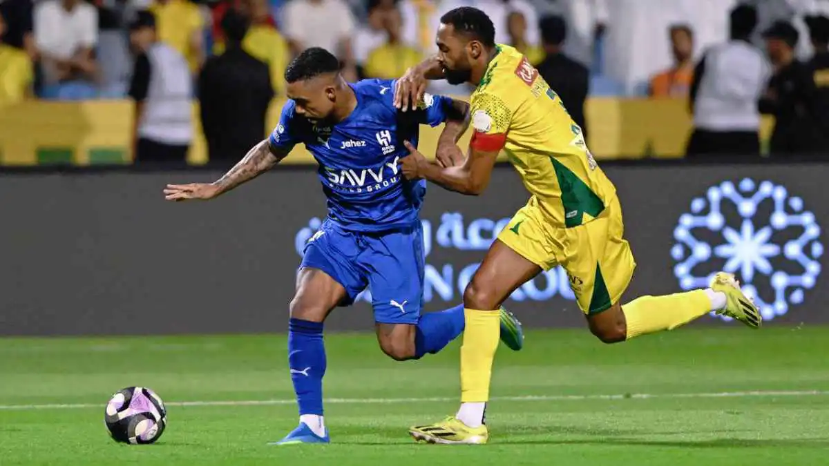 هدف مفاجئ لمدافع الخليج ريبوتشو أمام الهلال يخلق زوبعة من الجدل