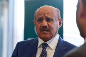 إصلاحات أم تفاقم للأزمة؟ محافظ بنك عدن المركزي يبرر قرارات تحرير سعر الدولار الجمركي وتقليل الدعم – شاشوف