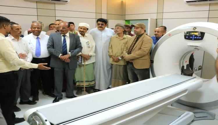 التميمي يدشن جهاز الأشعة المقطعية ويشيد بالمشاريع الصحية النوعية في وادي العين