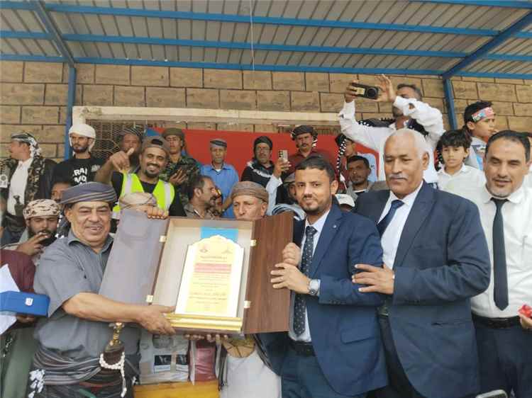 مدارس سماء عدن والنبراس ورئيس مجلس إدارتها فائز اليهري يحصدان جائزة العُر للإبداع وخدمة المجتمع