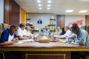 اخبار عدن – اجتماع في المدينة يستعرض مجموعة من المشاريع في مجالات المياه والبناء والكهرباء والتطوير.