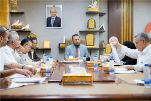 اخبار عدن – المحافظ شيخ يتصدر اجتماعاً لبحث مجموعة من المشاريع في مجالات المياه والأشغال السنةة