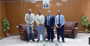 اخبار عدن – رئيس جامعة عدن يناقش مع جمعية العون المباشر توطيد التعاون وتطوير برنامج المنح