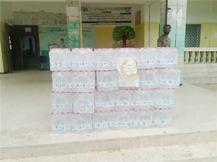 اخبار عدن – مؤسسة طموح تطلق مشروع توفير المياه لطلبة الثانوية السنةة في عدن