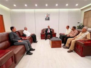 اخبار عدن – وزير الأشغال يراجع مشاريع الطرق والتوسع العمراني في أبين.