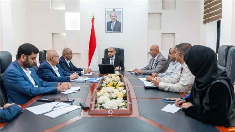 اخبار عدن – وزير الاتصالات يتناول أداء المؤسسات وخطط تحسين قطاعات الاتصالات والبريد
