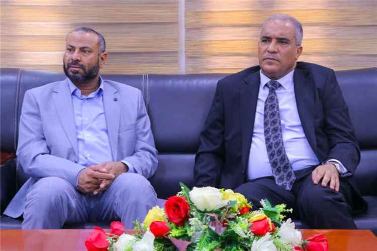 وزير التربية والتعليم يلتقي محافظ الضالع لمناقشة سير امتحانات الثانوية العامة وأوضاع العملية التعليمية