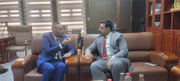 وكيل العاصمة عدن يناقش مع وكيل وزارة الصناعة والتجارة تعزيز الشراكة لضبط الأسعار وحماية المستهلك
