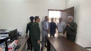اخبار عدن – وكيل المحافظة علوي النوبة يزور مديرية خورمكسر للوقوف على مستوى الانضباط الوظيفي بعد الإجازة
