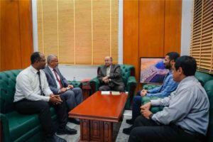 اخبار وردت الآن – الخنبشي يستعرض المبادرات الصحية والتنموية في حضرموت ويؤكد على دعم الجهود التنموية