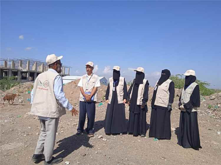 باحثات الإحصاء يطرقن أبواب الأسر في مخيم غول محيسن بالضالع ضمن  الجولة الثانية من مسح ميزانية الأسرة 2026