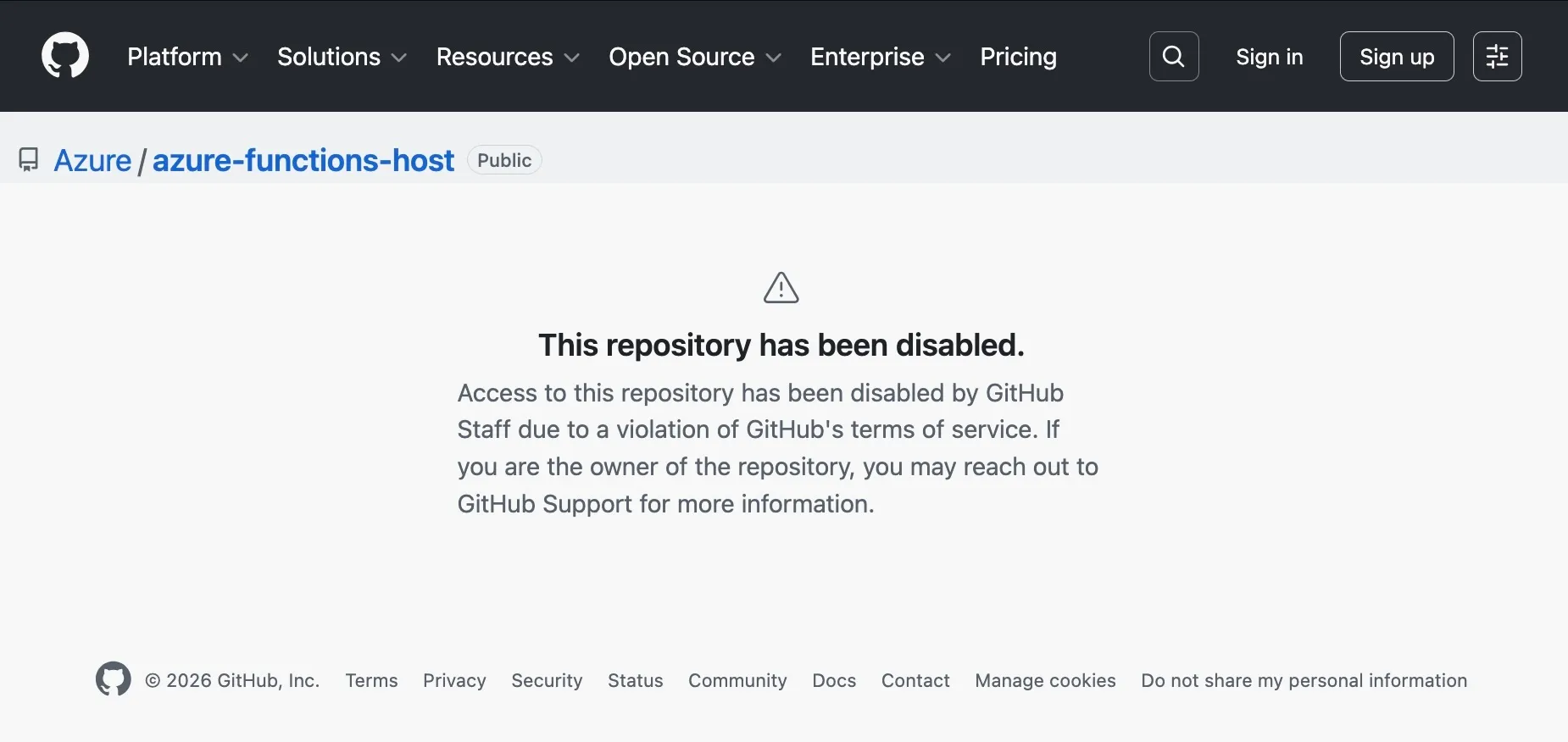 لقطة شاشة تظهر مستودع GitHub معطل: القراءة - "تم تعطيل هذا المستودع. تم تعطيل الوصول إلى هذا المستودع من قبل موظفي GitHub بسبب انتهاك شروط خدمة GitHub. إذا كنت مالك المستودع، يمكنك التواصل مع دعم GitHub للحصول على مزيد من المعلومات."