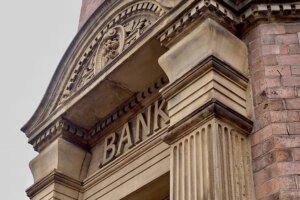 رغم اتفاق إيران، البنوك المركزية تواصل سياسة التشديد النقدي في مواجهة مستمرة مع التضخم – شاشوف