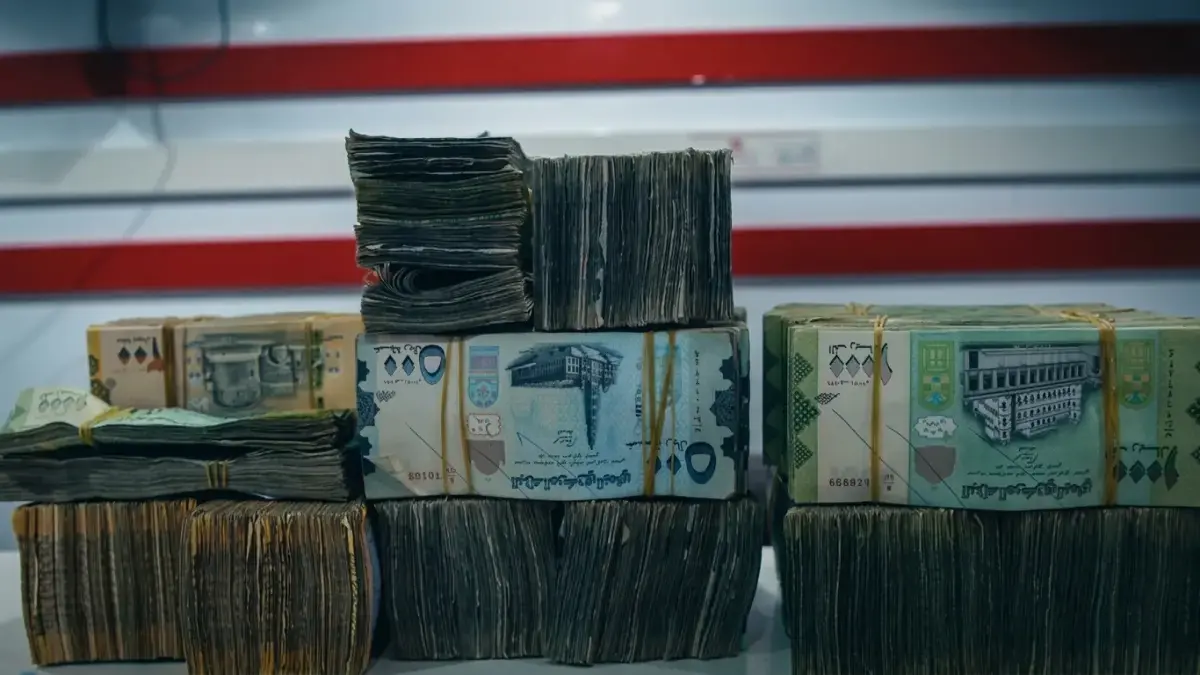 صادم: تضارب مذهل في سعر الدولار بين صنعاء وعدن… كيف بلغ الفارق 1000 ريال؟ وما السبب المفاجئ الذي يغفلونه؟