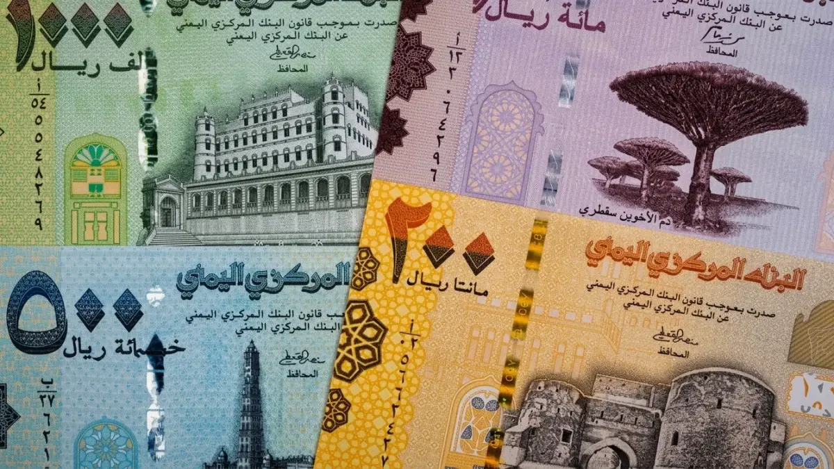 عاجل: انقسام صادم في اليمن - الريال اليمني يُسجِّل فجوة مذهلة بين مناطق الحكومة والحوثيين… بالتفاصيل والأرقام
