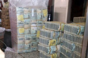 عدن: الحكومة اليمنية تُطلق زيادة الرواتب بنسبة 20% مع منح العلاوات المتراكمة، ودعوات لإصلاحات أشمل في الأجور – شاشوف