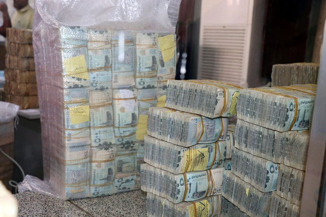 عدن: الحكومة اليمنية تُطلق زيادة الرواتب بنسبة 20% مع منح العلاوات المتراكمة، ودعوات لإصلاحات أشمل في الأجور – شاشوف