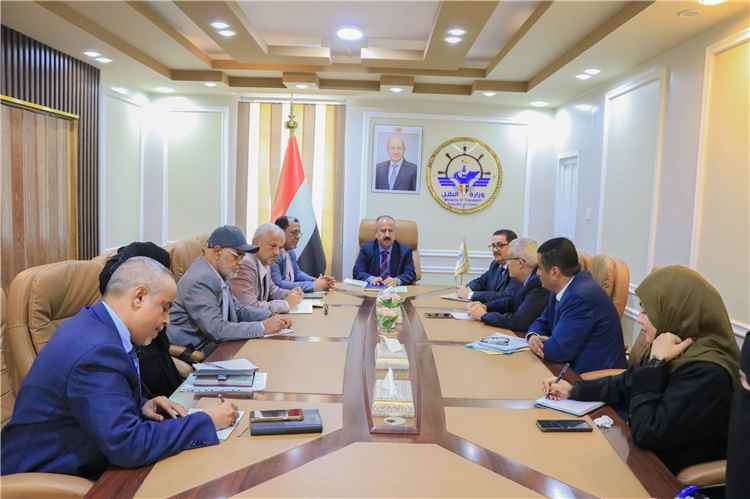عدن: وزير النقل يرأس الاجتماع الأول لمجلس إدارة الهيئة السنةة للطيران المدني والأرصاد