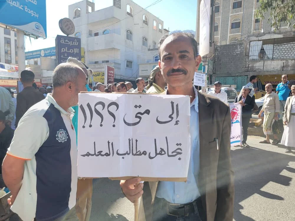 على الرغم من اعتماد زيادة بنسبة 20%.. دعوات في عدن لإعادة تنظيم الرواتب وزيادتها – شاشوف