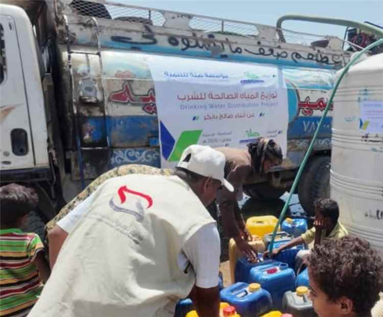 محافظة الحديدة: إنهاء مشروع توزيع 480 صهريج مياه في حيس والخوخة