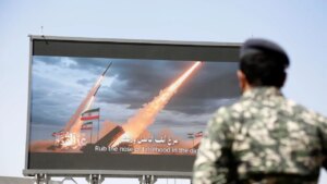 موقع إسرائيلي: الحصار الحوثي الجديد يعرض التجارة العالمية للخطر ويزيد الضغوط على أسواق الطاقة – بقلم قش