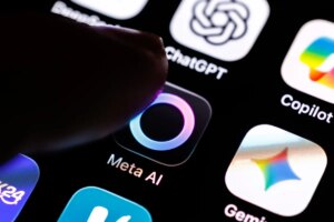 ميتا تسرق تكتيكًا من تسلا وتبني مراكز بيانات في خيام