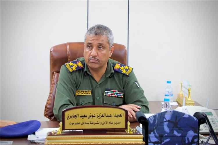العميد الجابري يناقش مع لجنة ضباط الشرطة قضية السطو على مخطط سكني تابع لجمعية ضباط الشرطة