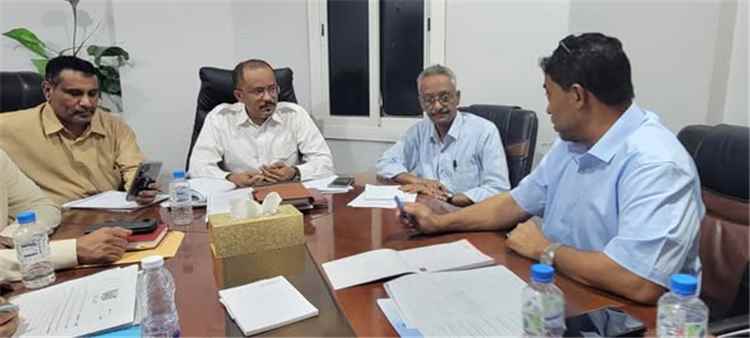 المدير العام للمؤسسة المحلية للمياه والصرف الصحي يلتقي مدراء الفروع ويطّلع على الأوضاع المالية والإدارية والفنية بها
