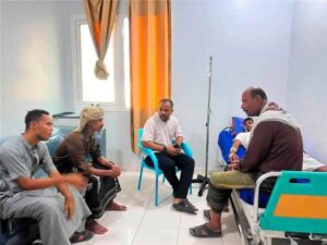 اخبار المناطق – الوكيل المساعد باعلوي يزور المواطن محمد بن خميس ويعبر عن إدانته للاعتداء عليه