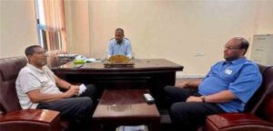 اخبار المناطق – الوكيل باعلوي يشدد على دعم السلطة التنفيذية المحلية للرياضة خلال لقائه مدرب المنتخب الوطني