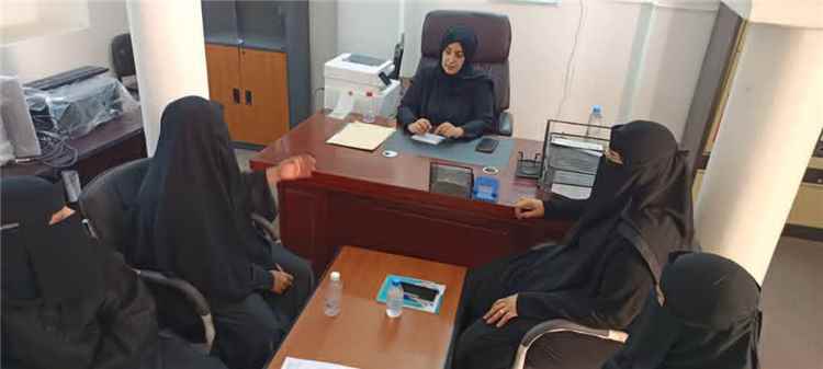 اخبار المناطق – الوكيلة الحضرمي تقوم بزيارة مكتب تنمية النساء في تريم وتؤكد على تعزيز تمكين النساء والمشاركة الفعالة.