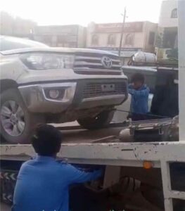 اخبار المناطق – شرطة المرور في شبوة تستمر في حملة إزالة السيارات المخالفة من الطرق السنةة